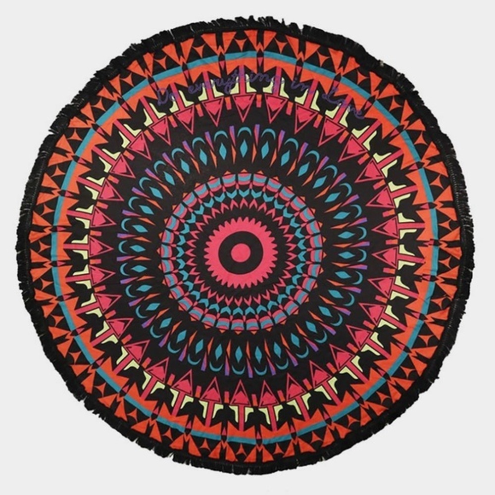 Round beach fringe throw